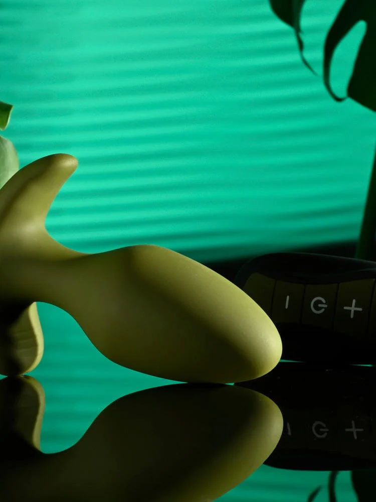 The Colonel Green Rechargeable Remote Silicone Butt Plug - Image 2